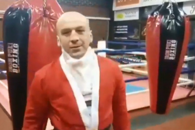 Bh. bokser na neobičan način čestitao Novu godinu