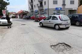 Haotično stanje saobraćajnica u Srpskoj, putevi stari više od 40 ...