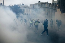 Sukob demonstranata i policije u Parizu