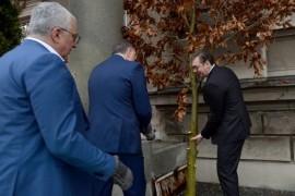 Unošenjem badnjaka u zgradu Predsjedništva počelo obilježavanje ...