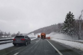 Zbog snijega i vjetra usporeno odvijanje saobraćaja