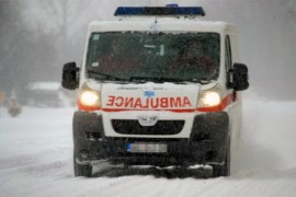 Automobil upao u potok, udavila se majka troje dece?