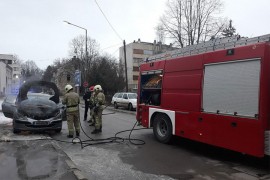 U vožnji se zapalio pežo 307, brzom reakcijom vatrogasaca požar ...