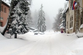 Potrošači u Han Pijesku dobili struju i vodu, čiste se lokalni putevi