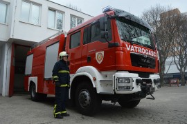 Samozapaljenje minibusa uzrok požara u auto-servisu