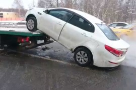Ovako reaguje Rus kad mu pauk digne auto