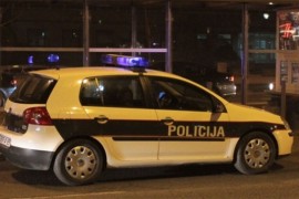 Prijeteći nožem od radnice u zlatari oteo novac