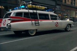 Čak 12 filmskih automobila u jednoj reklami