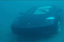 Sletio Ferrarijem u more: Tvrdi da mu je Isus tako rekao