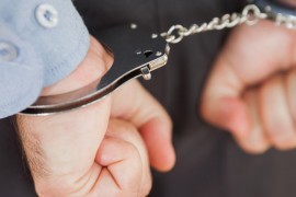 Nakon svađe i tuče htio da zgazi majku i sina