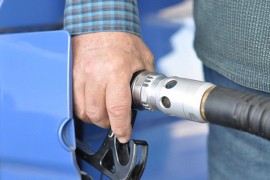 Točio gorivo u auto pa bježao sa pumpi