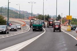 Federaciji BiH prijete protesti: Plate, penzije i podsticaje tražiće ...