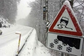 Mokri i klizavi kolovozi, moguća i poledica