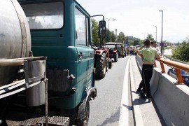 Finansijski kolaps FBiH: Ratari i RVI blokiraju OHR, parlament i stranke