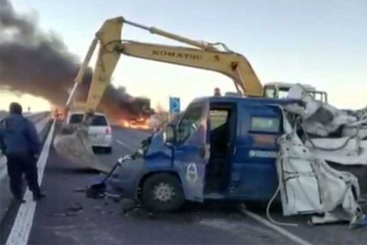 Nezapamćena pljačka: Rovokopačima otvorili blindirano vozilo