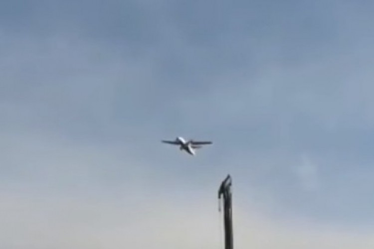Pogledajte kako je vjetar u Tivtu nosio avion