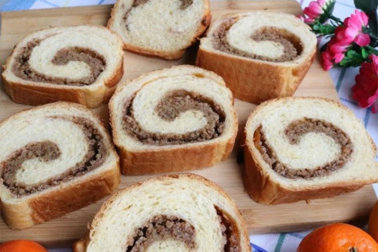 Mirisna štrudla sa džemom i orasima