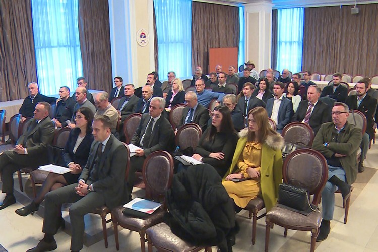 Privrednici traže preispitivanje odluke o poskupljenju struje