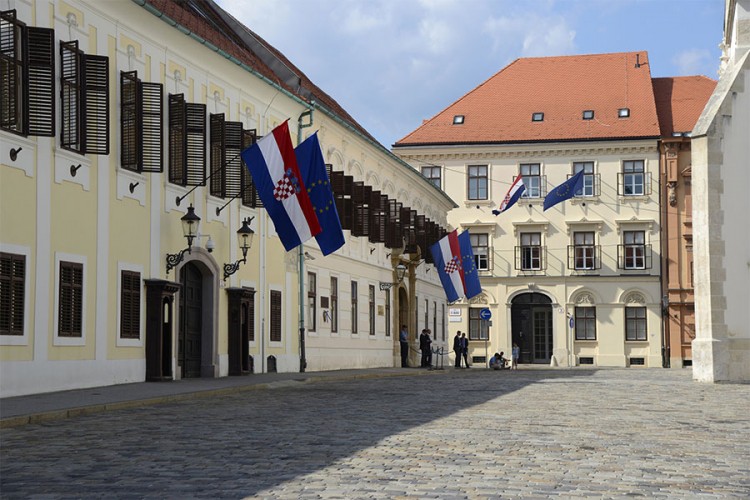 Hrvatska vlada poništava odluku o kupovini aviona