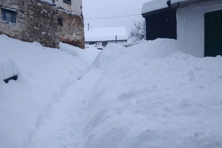 Selo Hum kod Bugojna odsječeno od svijeta, čovjek životno ugrožen