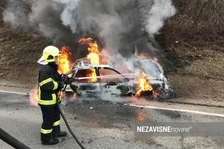 Muškarac koji je stradao u zapaljenom autu imao infarkt