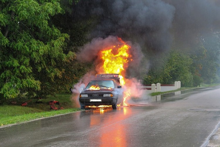 Redovne kontrole i protivpožarni aparat poželjni za svaki auto