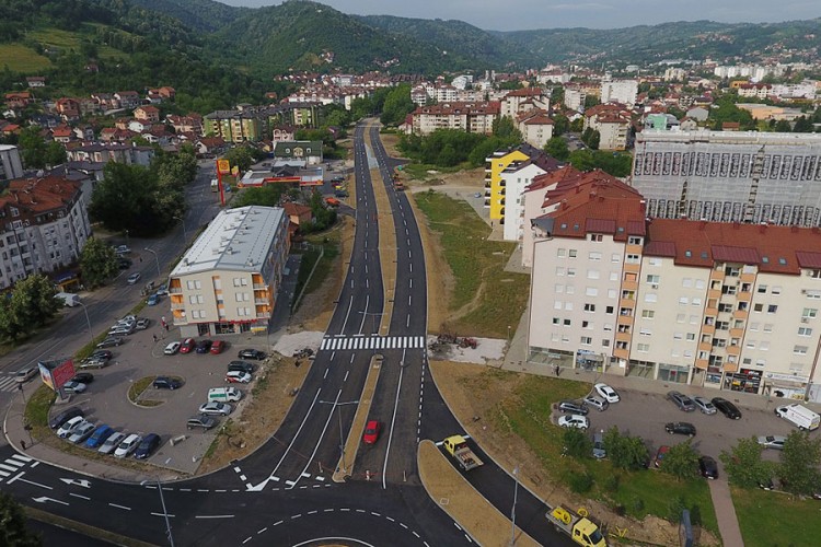 Novi asfalt i trotoari na 30 lokacija