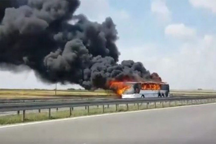 Potpuno izgorio autobus na relaciji Dubrovnik - Zagreb