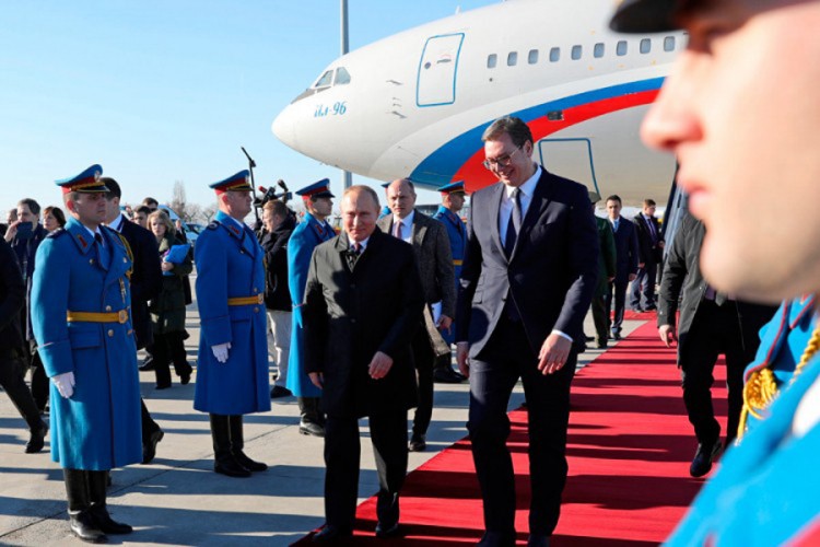 Opet je to uradio: Evo kako je Putin napustio protokol i prišao građanima