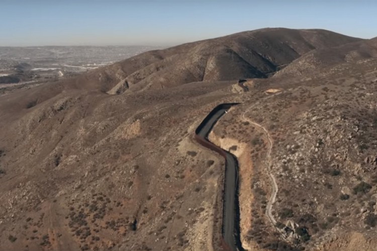 Spajk Li režirao spot za pjesmu protiv Trampovog zida