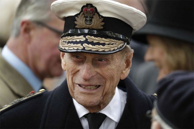 Britanci mole princa Filipa (97) da vrati vozačku