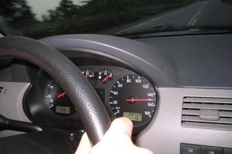 Pijan u naselju vozio 100 km/h preko ograničenja