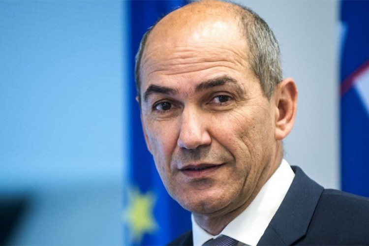 Sud: Janša da plati novinarki 6.000 evra zbog uvredljivog tvita