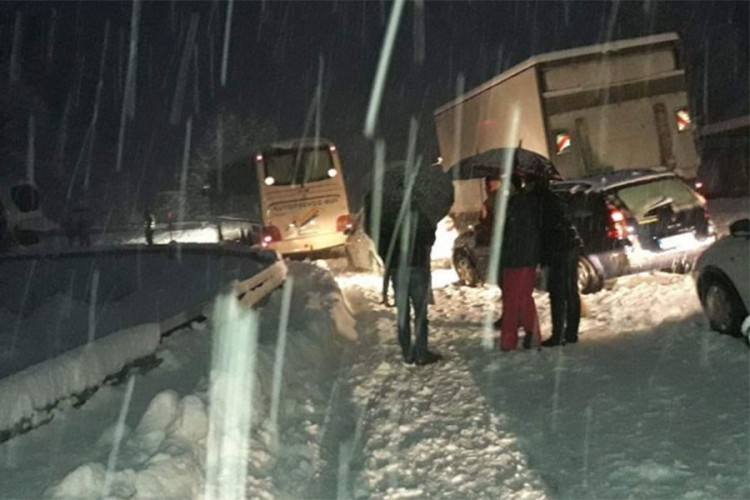 Muškarac preminuo u koloni kod Jablanice