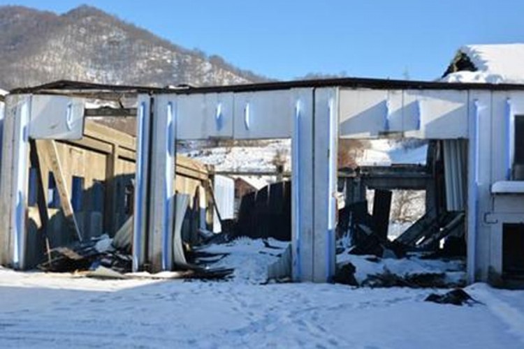 Snijeg provalio krov buduće industrijske hale