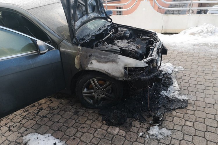 Zapaljen automobil srpskog poslanika