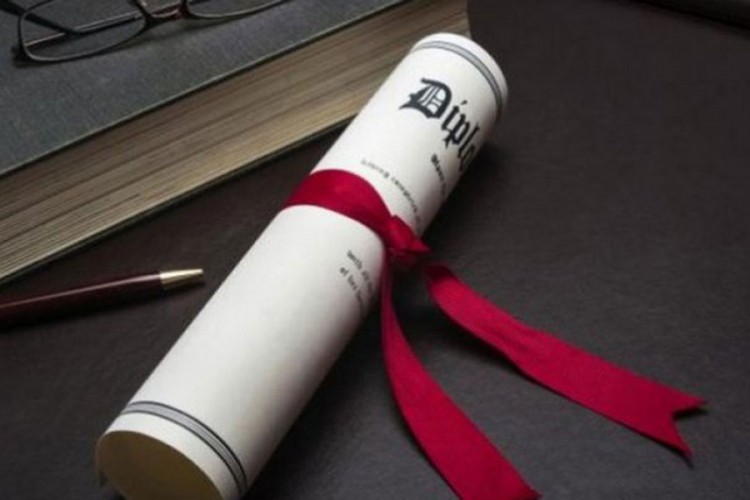 Lažnu diplomu iz njemačkog platila 400 evra