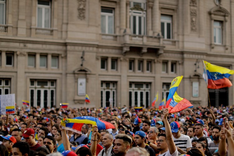 Guaido: Amnestija Maduru ako pomogne da se vrati demokratija