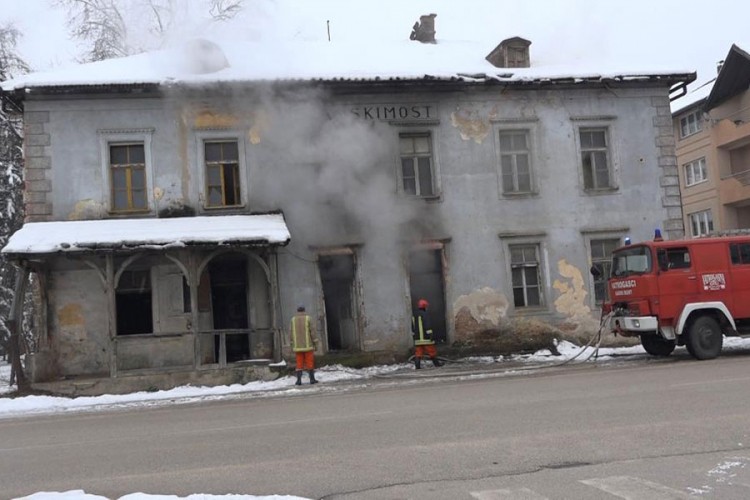 Oštećena željeznička stanica pod zaštitom