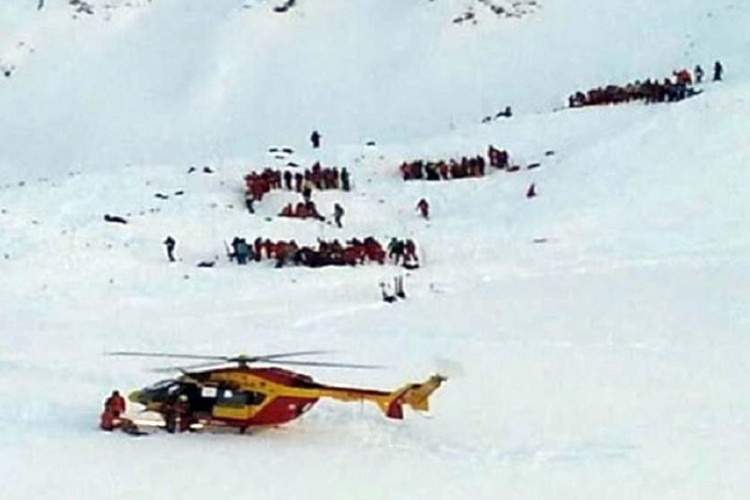 Sudar aviona i helikoptera u italijanskim Alpama, pet žrtava