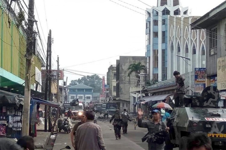 Bombaški napad na Filipinima, poginula najmanje 21 osoba