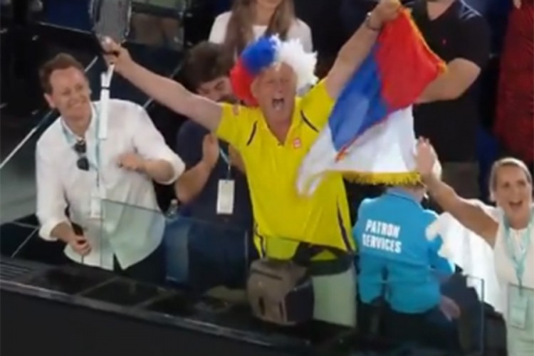 Đoković bacio reket u publiku, navijač oduševljen
