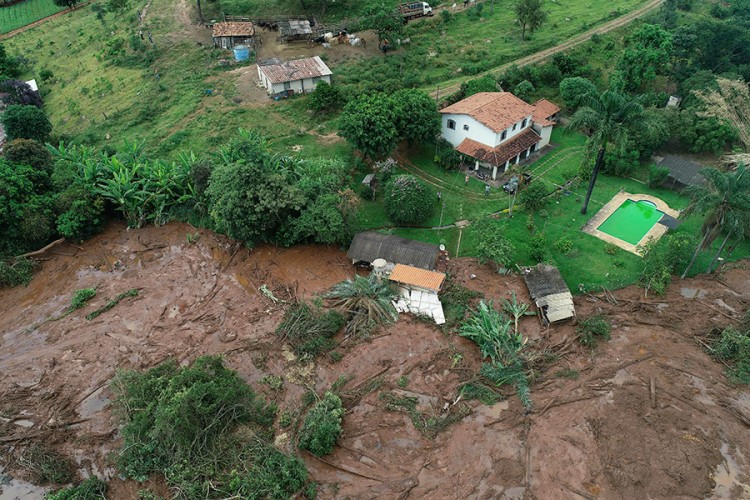 Potraga obustavljena, opasnost od pucanja druge brane u Brazilu