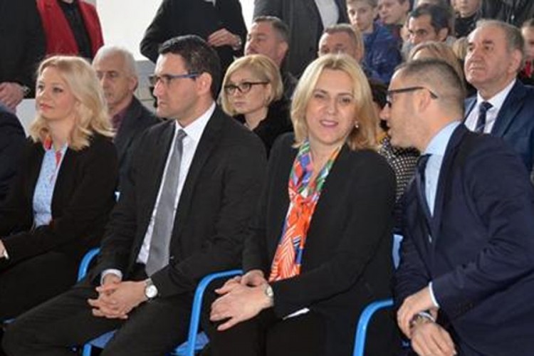 Otvorena obnovljena škola kod Prnjavora