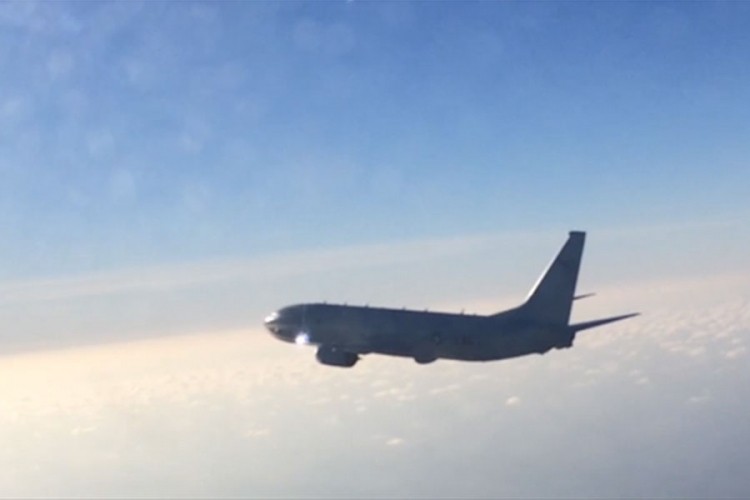 Ruski "suhoj" presreo američki špijunski avion