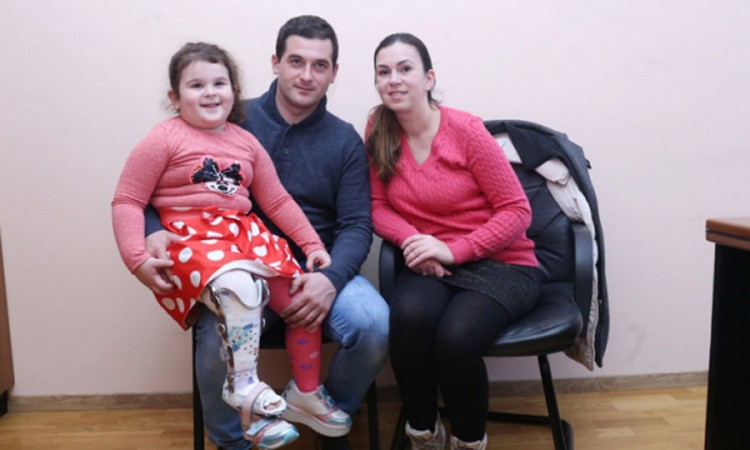 Djevojčici iz Šamca odobrena sredstva za liječenje: Helenina šansa za korak s osmijehom