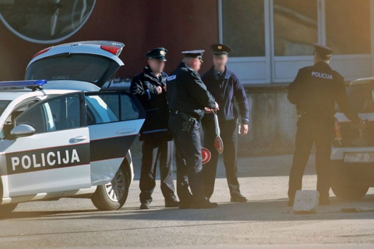 Napao policajce i psovao im majku