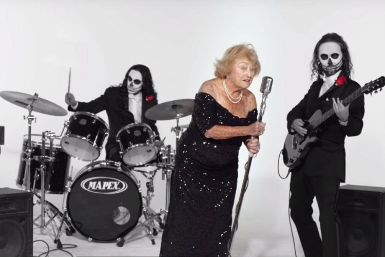 Baka koja je preživjela holokaust pjeva u hevi metal bendu