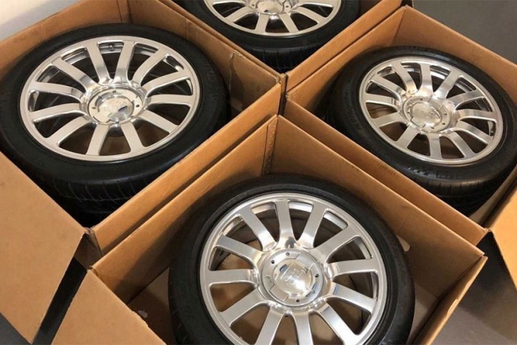 Prodaje se polovan set točkova za Bugatti Veyron za 100.000 dolara