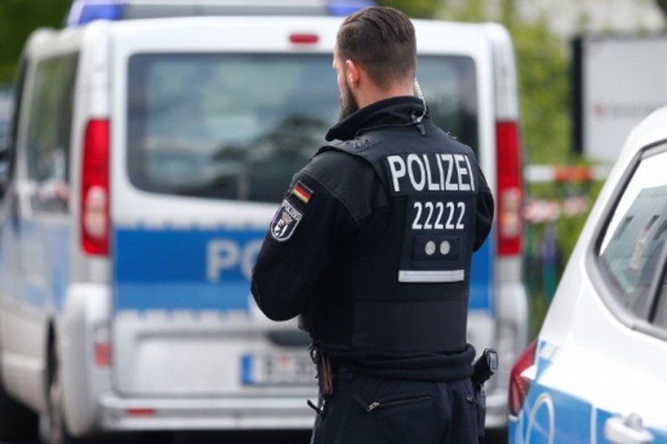 Sanjanin u Njemačkoj pokušao ubiti majku, a potom sebi presudio?